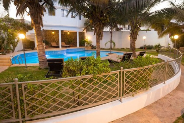 Hotel Exterior 55 of 60