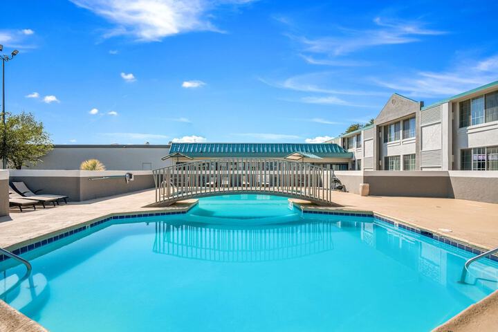 Pools & Facilities