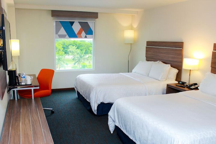 Room 18 of 100