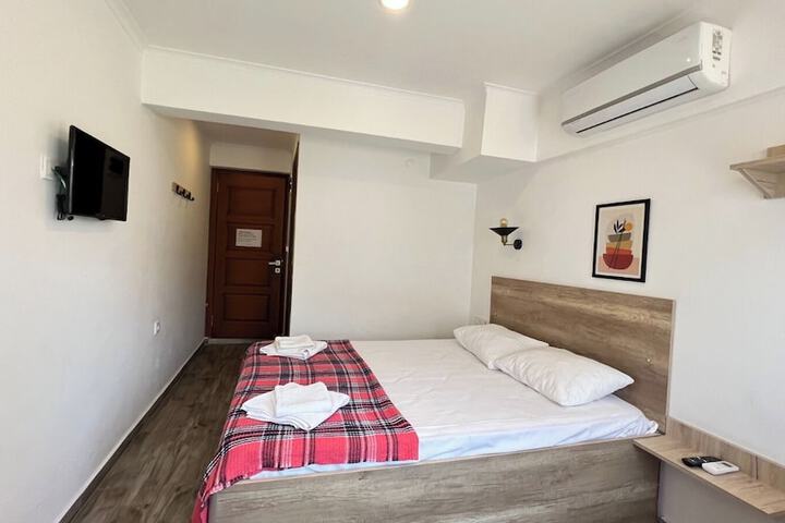Room 4 of 6