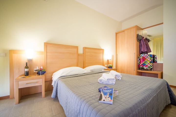 Room 10 of 32