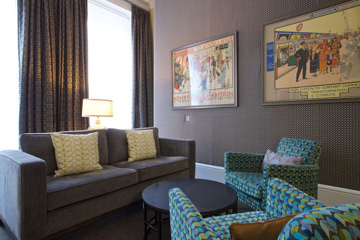 Lounge 72 of 82