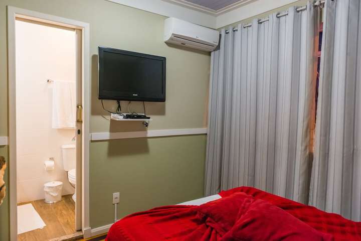 Room 3 of 109