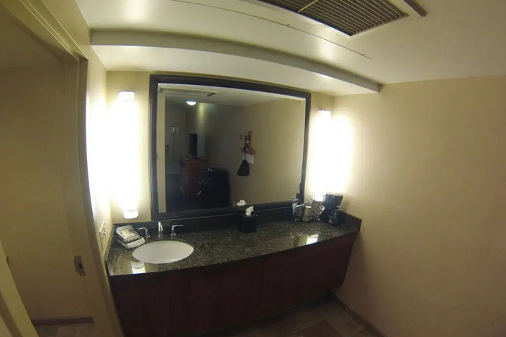 Room 8 of 35