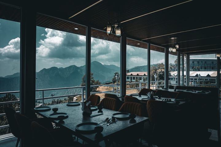 Dining 18 of 23