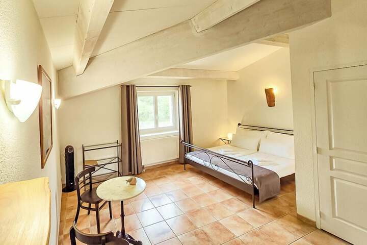 Room 10 of 42