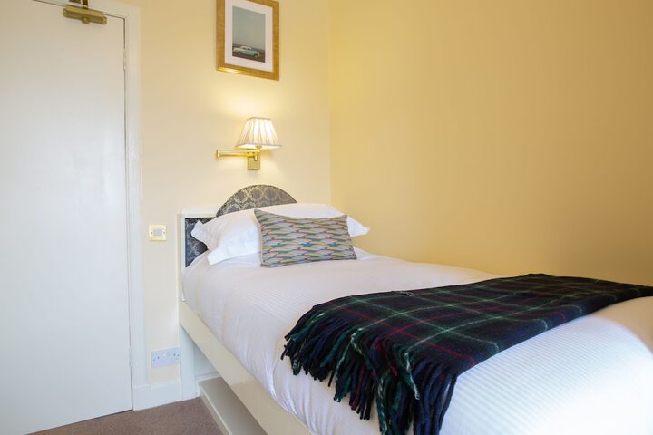 Room 10 of 26