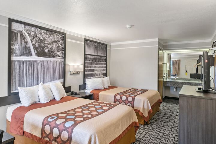 Double Accessible King Size Bed (5 of 10)