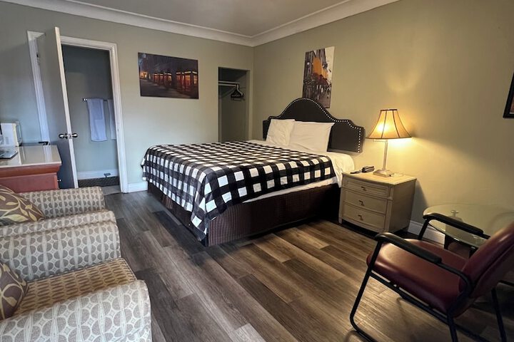 Room 10 of 35