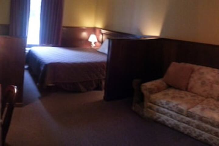 Deluxe Single King Bed (4 of 6)