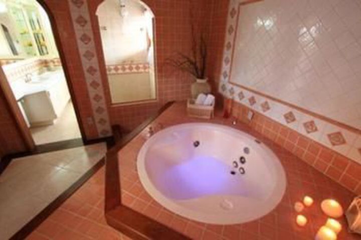Hot Tub 21 of 27