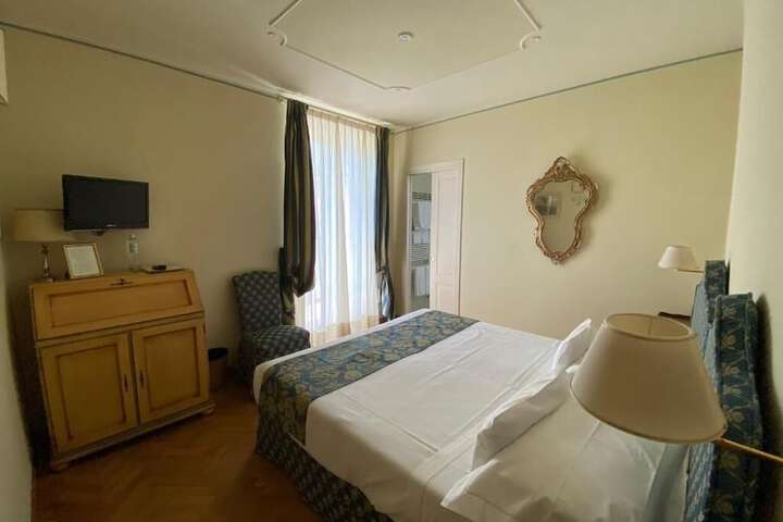 Room 8 of 53