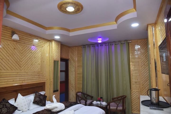 Room 7 of 11