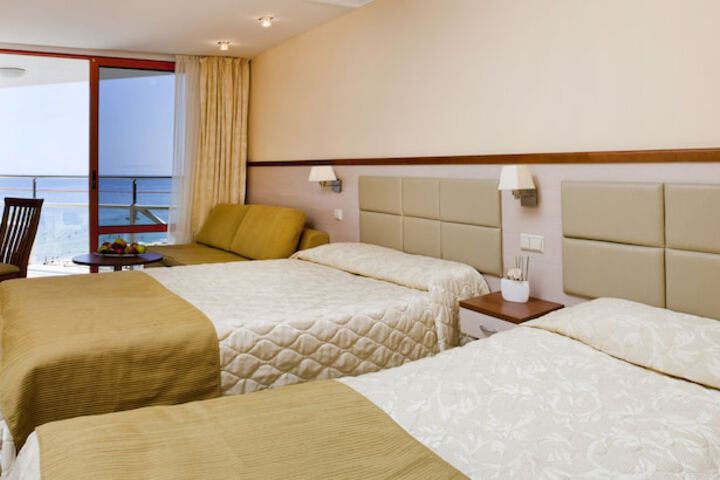Room 4 of 69