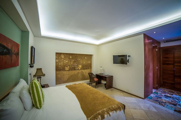 Room 12 of 68