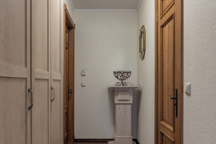 Room 72 of 118
