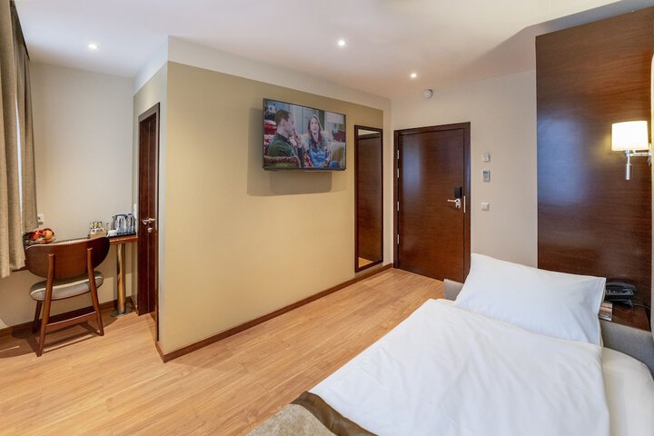 Room 21 of 36