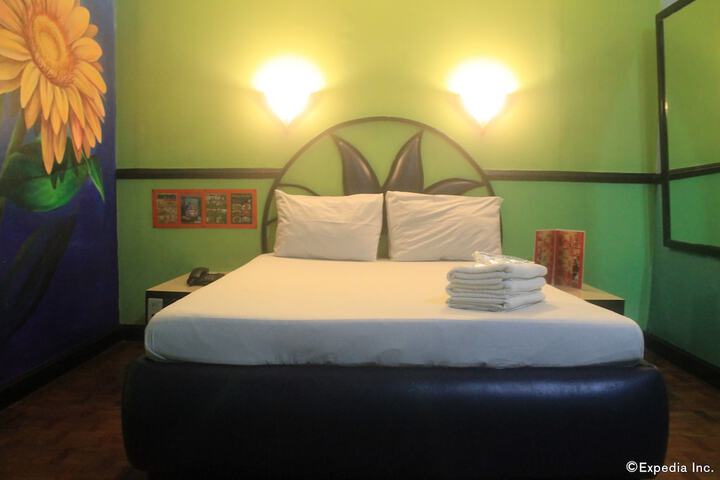 Room 3 of 28