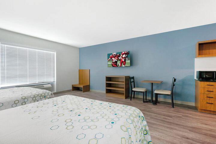 ADA Accessible Studio 1 Queen Bed with Roll in Shower (3 of 20)