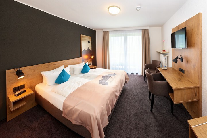 Room 3 of 40