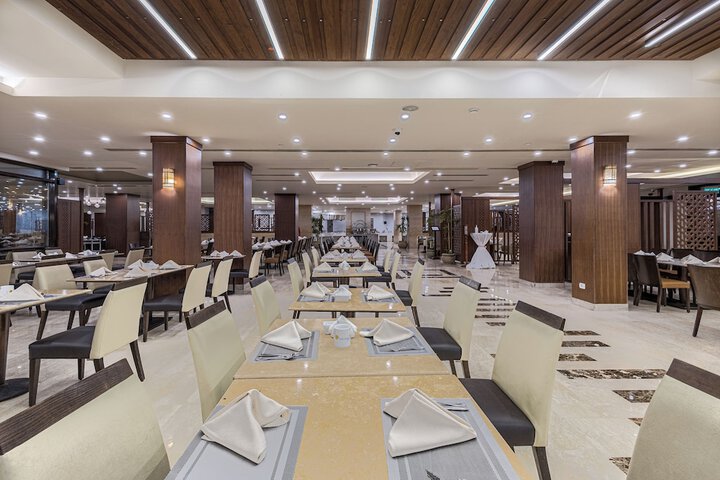 Dining 62 of 98