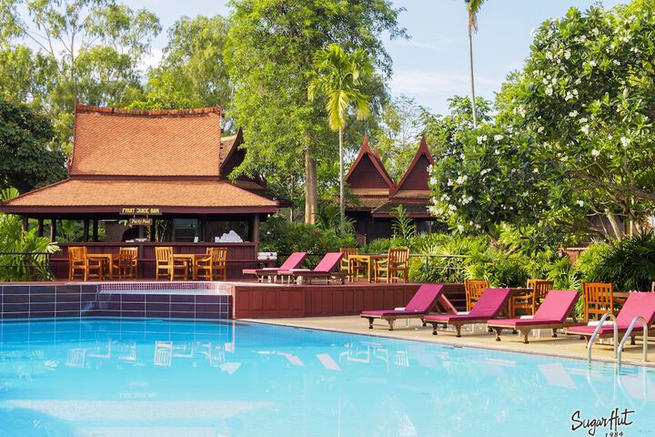 Hotel with Pool