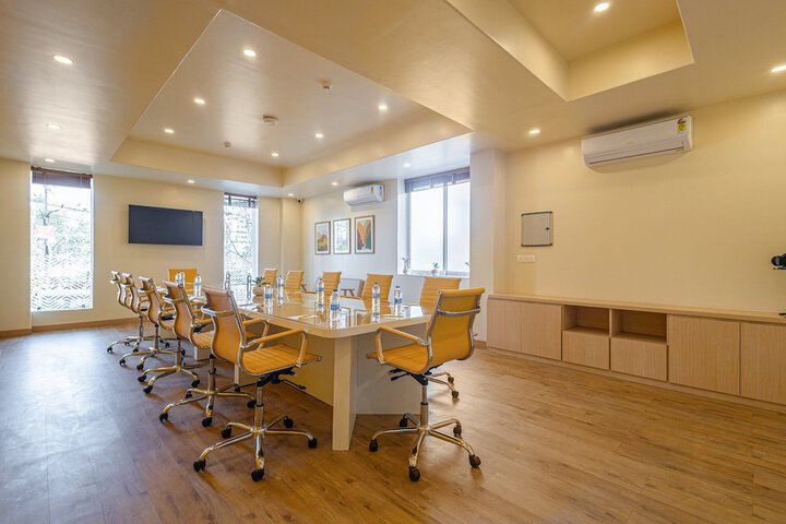 Business Center 44 of 47