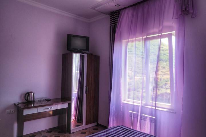 Room 8 of 117