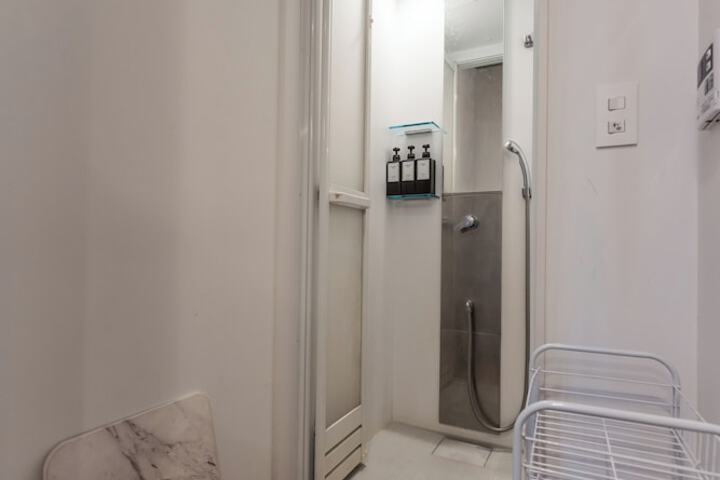 Room 8 of 15
