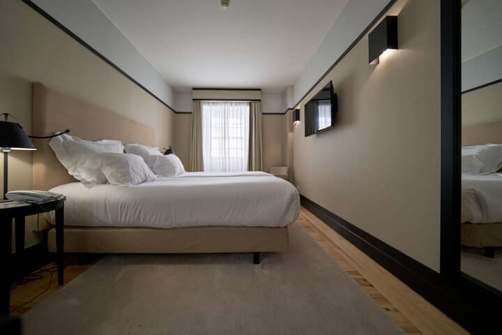 Room 9 of 157