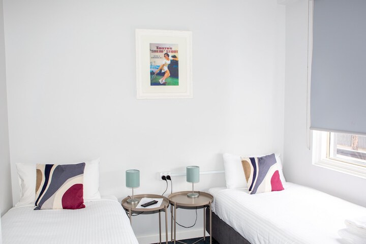 Room 8 of 25