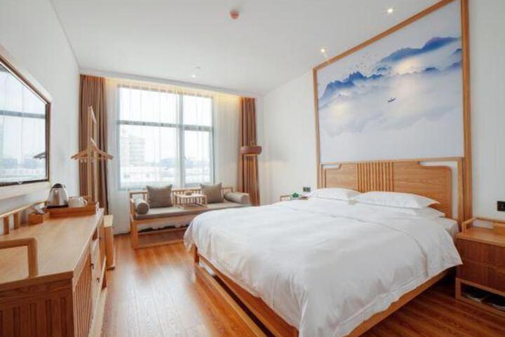 Changde Moshang Huakai Hotel (Wulingge Pedestrian Street)