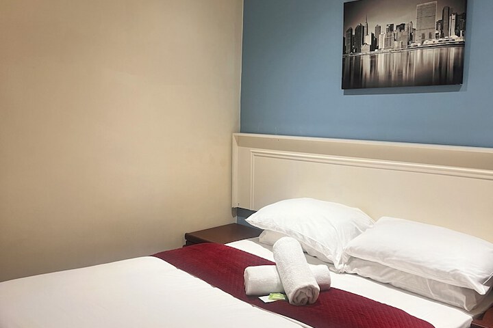 Room 13 of 21