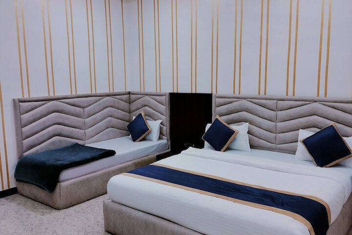 Room 11 of 29
