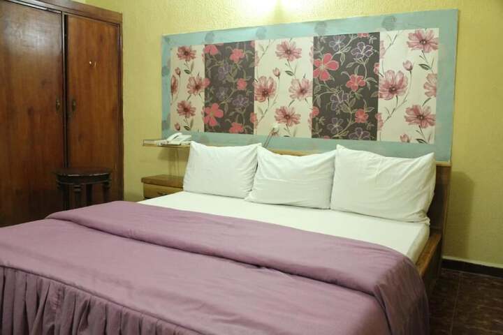 Room 12 of 26