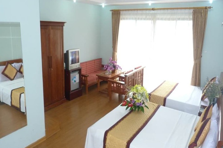Room 9 of 34