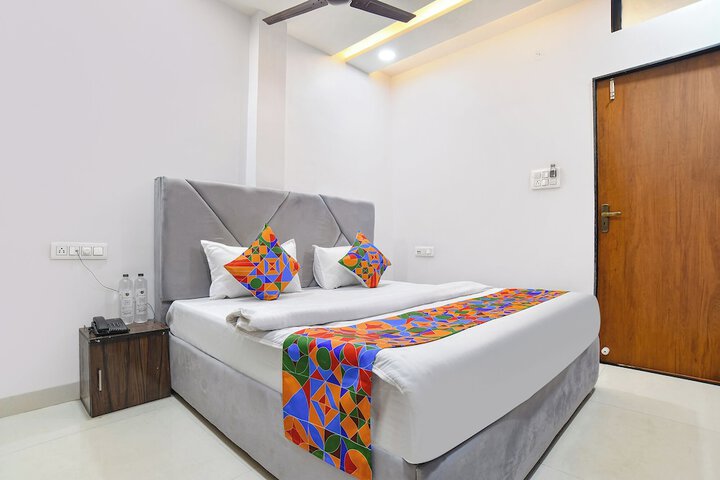 Room 13 of 33