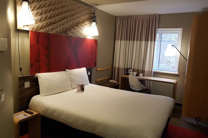 Room 3 of 56