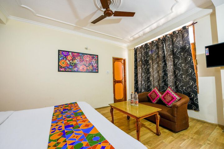 Room 9 of 25