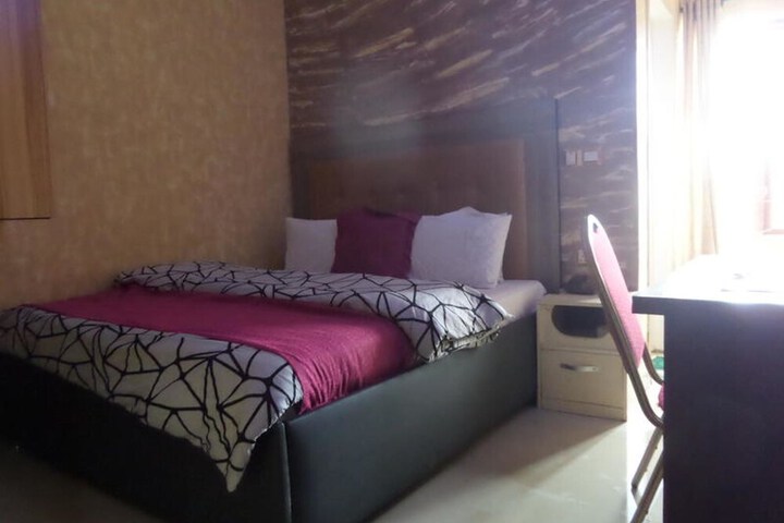 Room 6 of 35
