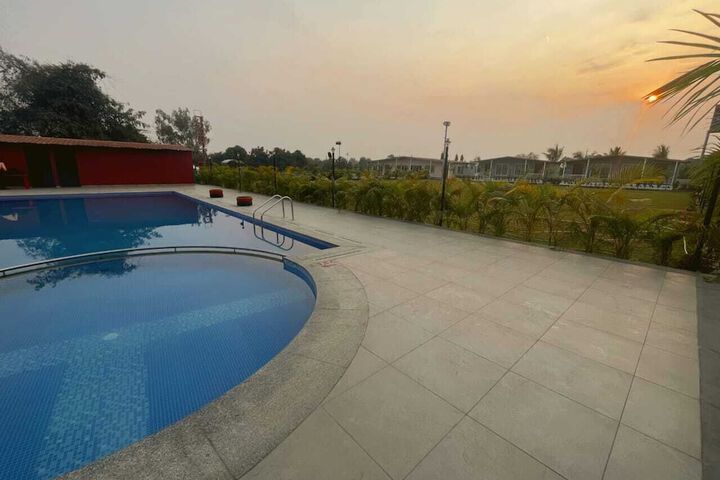 Pool 10 of 14