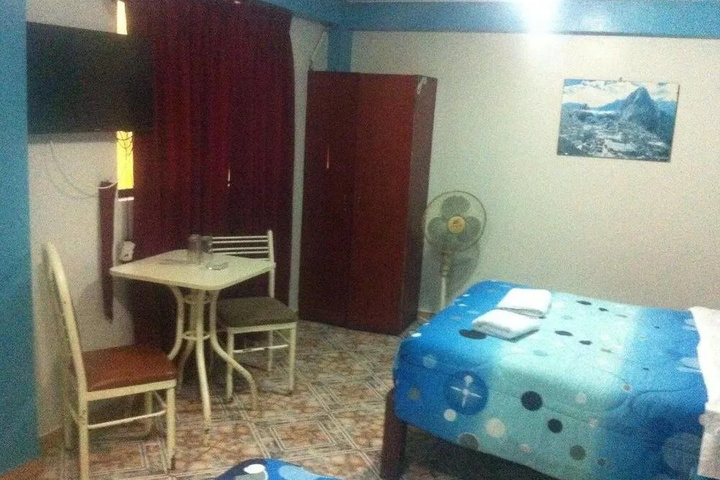 Room 4 of 9