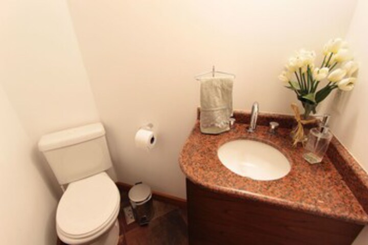 Room 5 of 11
