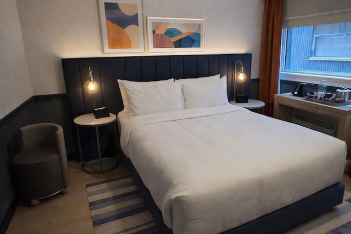 Room 2 of 6