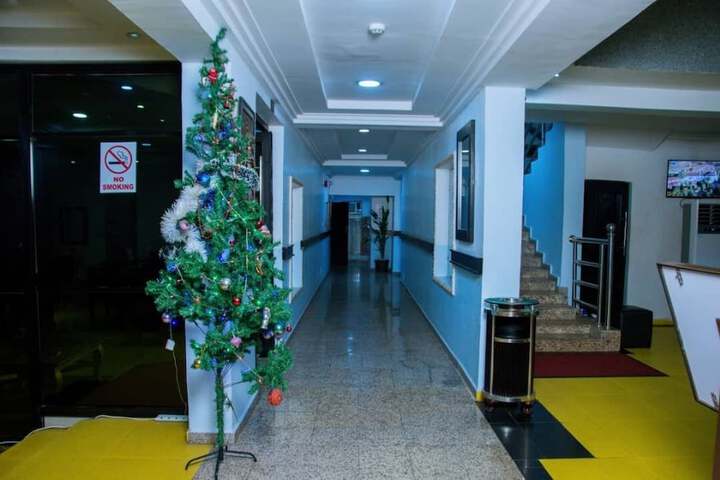 Ballroom/Hall 27 of 32