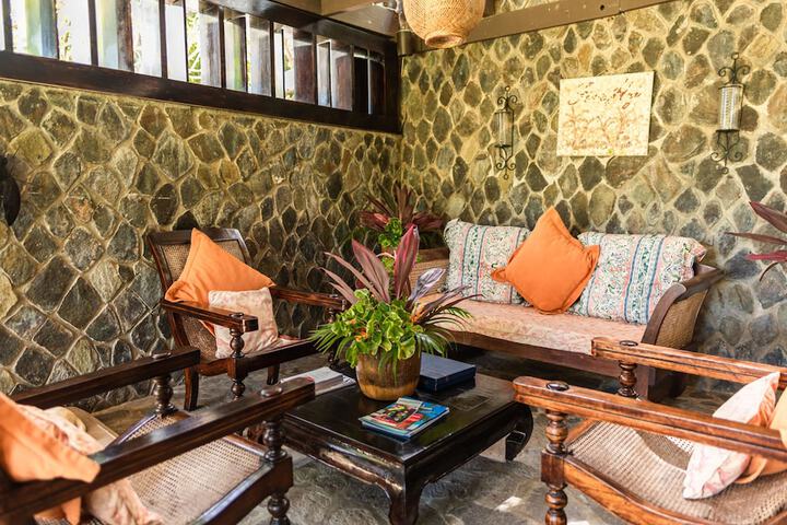 Lounge 117 of 157