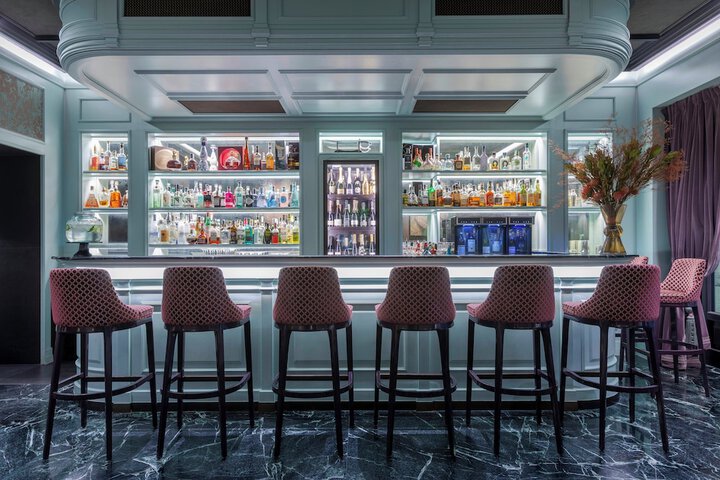 Lounge 146 of 185