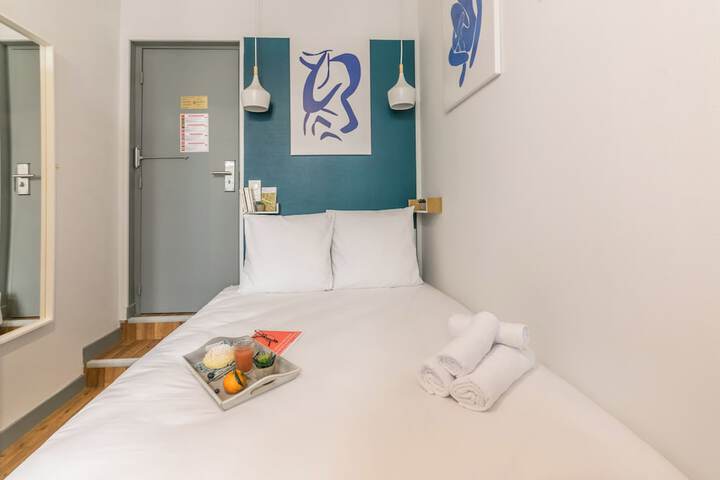 Room 25 of 185