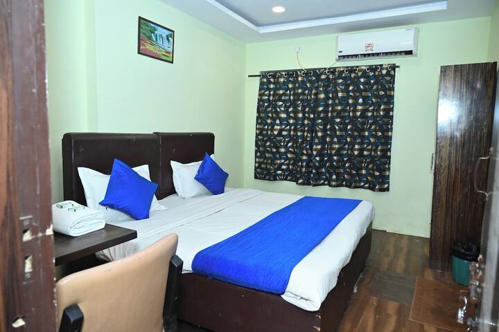 Room 12 of 16
