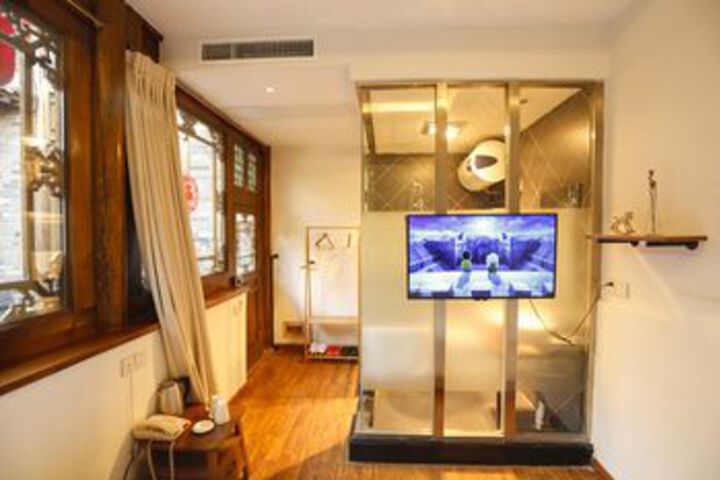 Room 34 of 42